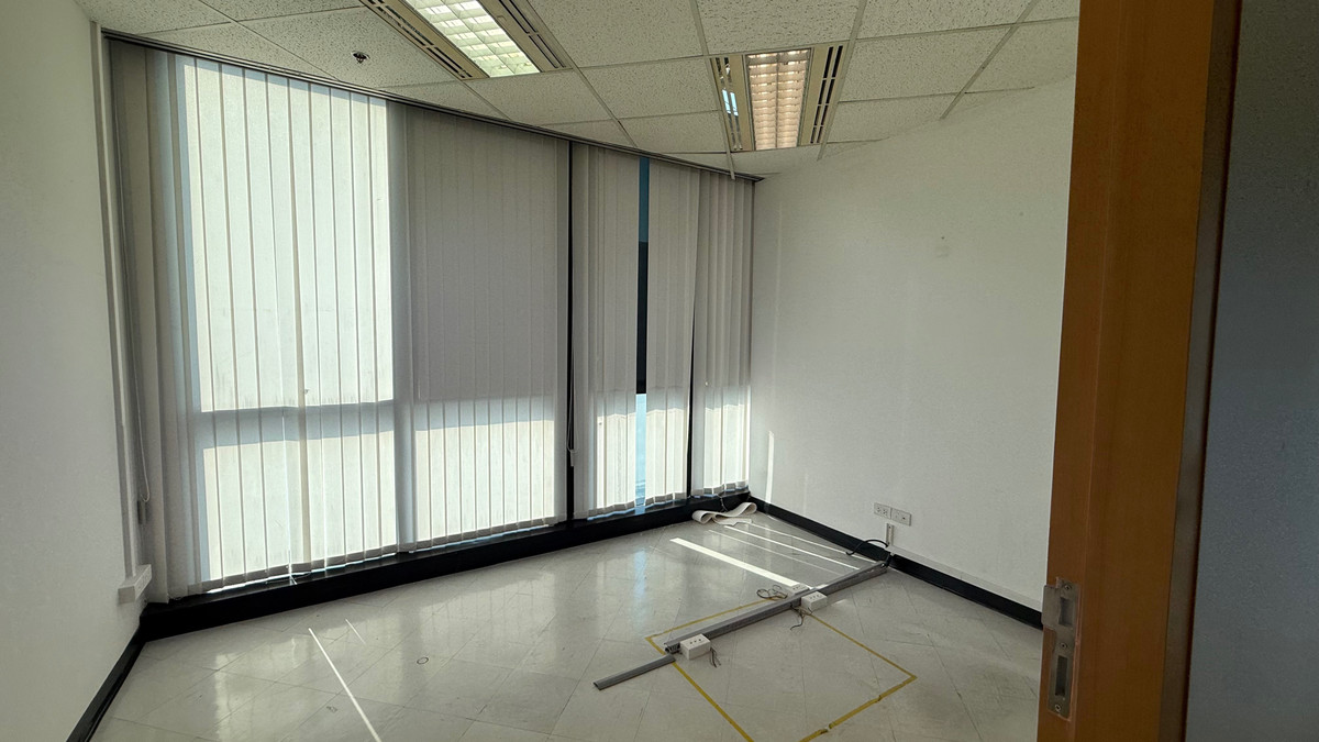 ให้เช่าสำนักงานสีลม ศาลาแดง บางรัก : ออฟฟิศให้เช่า I Modern office building ทำเลสีลม ใกล้รถไฟฟ้า