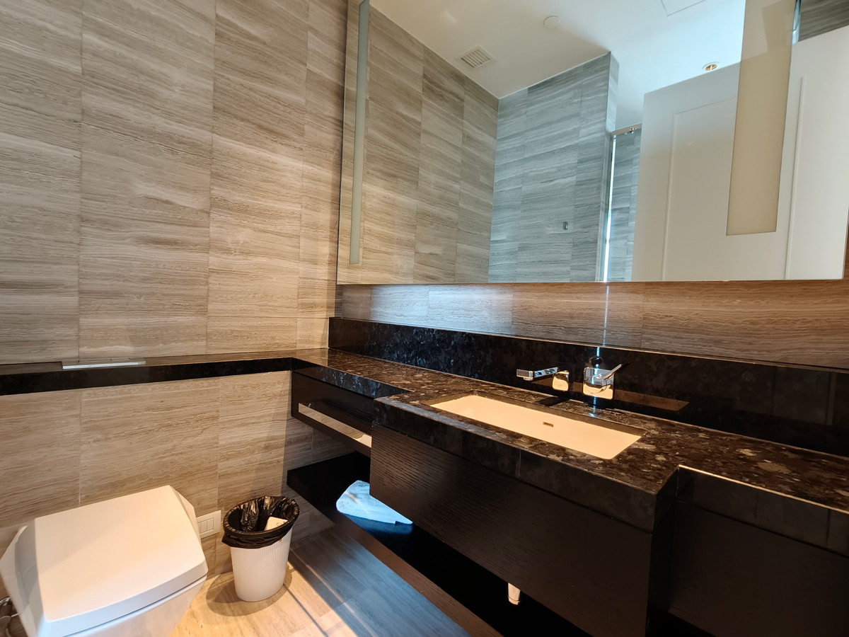 ให้เช่าคอนโดสาทร นราธิวาส : Branded Residence สุดหรูริมน้ำ Four Seasons - ยูนิตสไตล์ Oriental พร้อมวิวแม่น้ำ paranoma