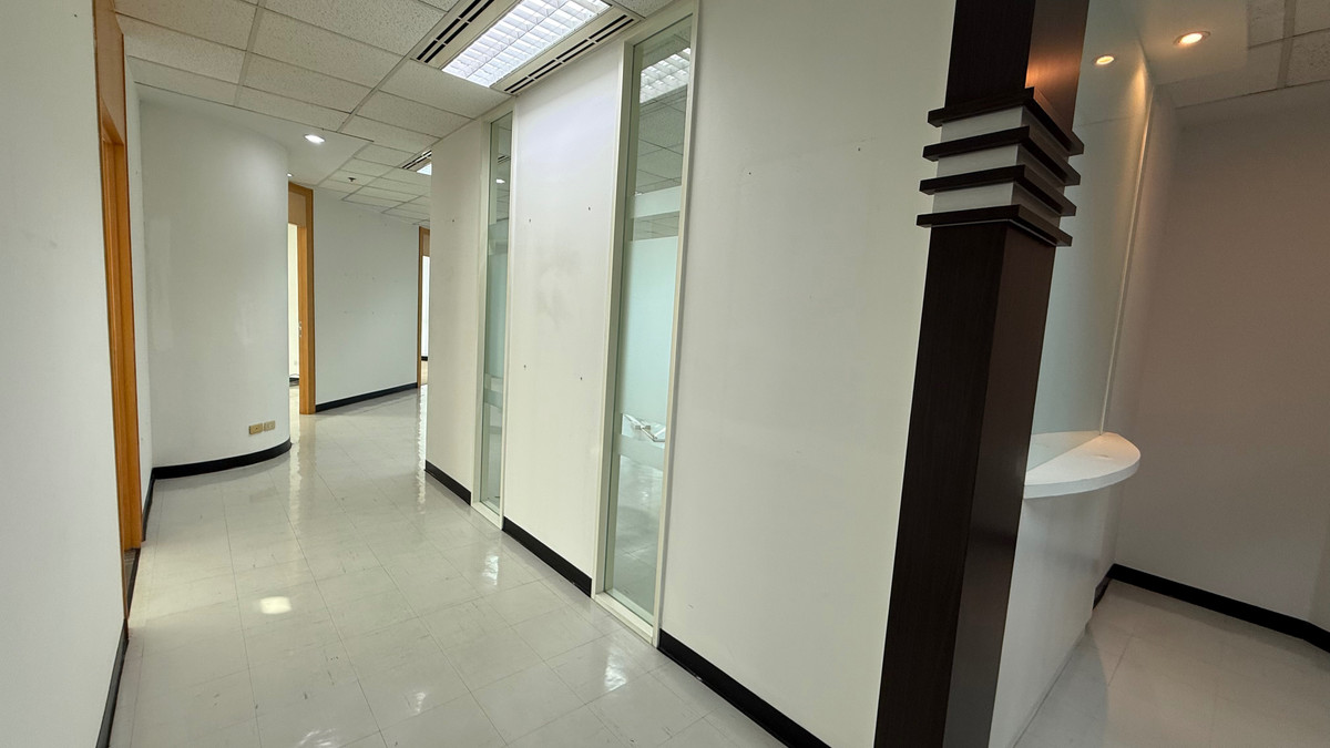 ให้เช่าสำนักงานสีลม ศาลาแดง บางรัก : ออฟฟิศให้เช่า I Modern office building ทำเลสีลม ใกล้รถไฟฟ้า