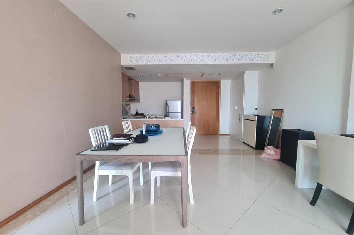 ขายคอนโดสาทร นราธิวาส : 🔥 สำหรับขาย !! ห้องอยู่ทิศเหนือ, วิวสวย !! 🔥 Code C20230600847..........The Empire Place, 1 ห้องนอน, 1 ห้องน้ำ, ชั้นสูง 27++, แต่งครบ, ราคาพิเศษ!!📣📣