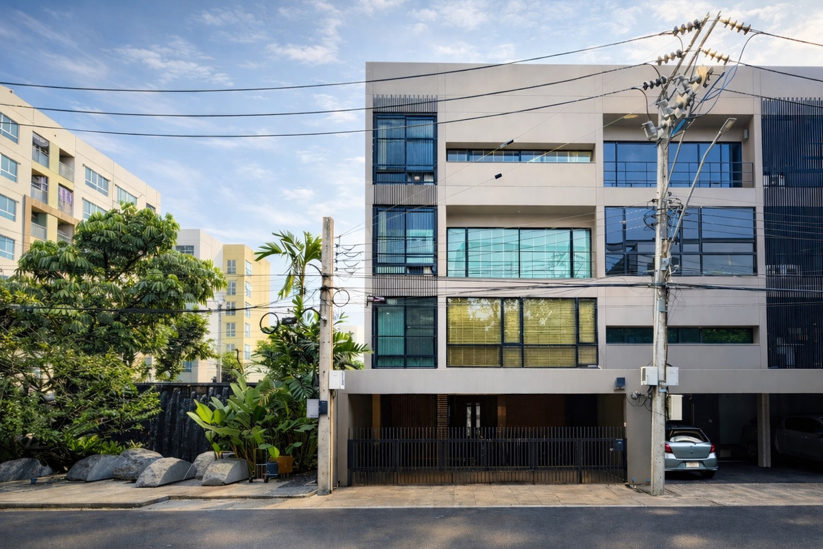 ขายทาวน์โฮมพัฒนาการ ศรีนครินทร์ : หลังใหญ่สุดในโครงการ📍Noble Cube Pattanakarn ขนาด 680 ตรม หลังมุมพร้อมสระว่ายน้ำส่วนตัว เพียง 30 ล้าน