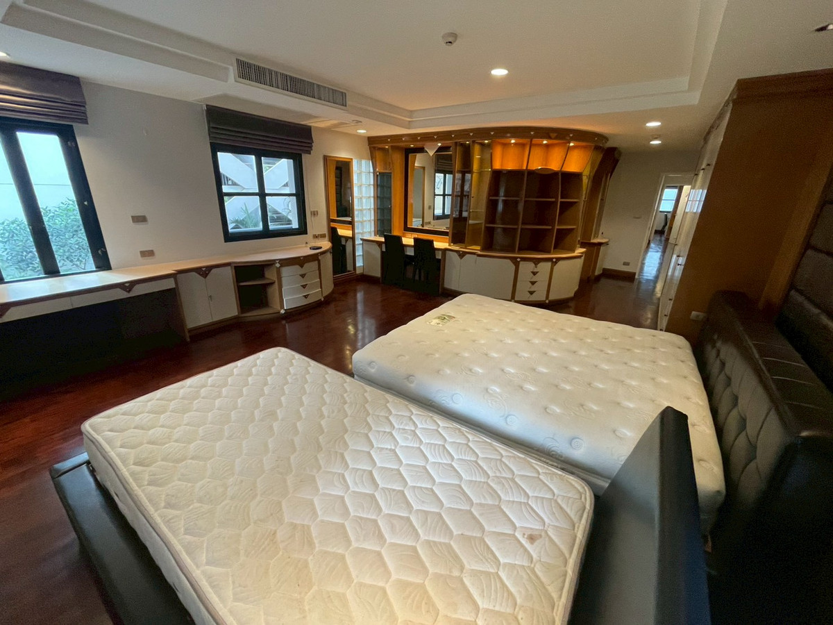 ให้เช่าคอนโดวิทยุ ชิดลม หลังสวน : For rent family Condo in Ploenchit area!🔥 3+1 bedroom with spacious 240 sq.m fully furnished near BTS Chidlom and Velaa 