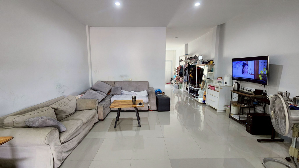 For SaleShop HouseCha-am Phetchaburi : 95641 - Cha-am commercial building for sale, good location next to 4 lane road.