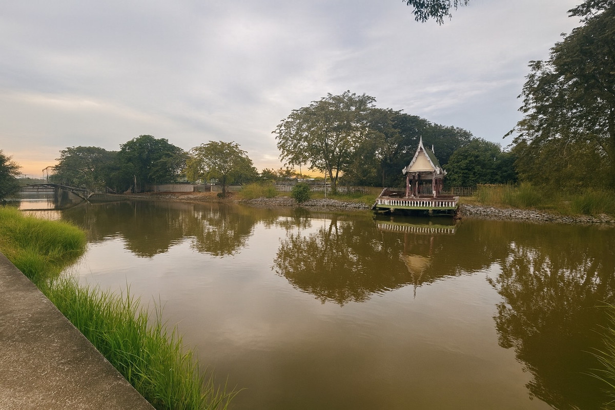 For SaleLandPathum Thani,Rangsit, Thammasat : Empty land for sale, already filled in, next to a canal, 1 rai 1 ngan, Lam Luk Ka, Pathum Thani, price only 4.5 million baht.