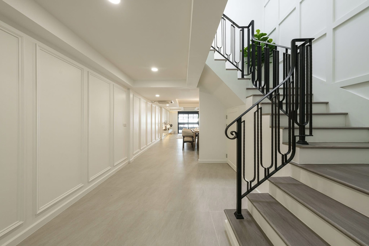 For SaleHouseSukhumvit, Asoke, Thonglor : Khlong Tan Niwet Village l Modern French Classic Home in the heart of Sukhumvit 77