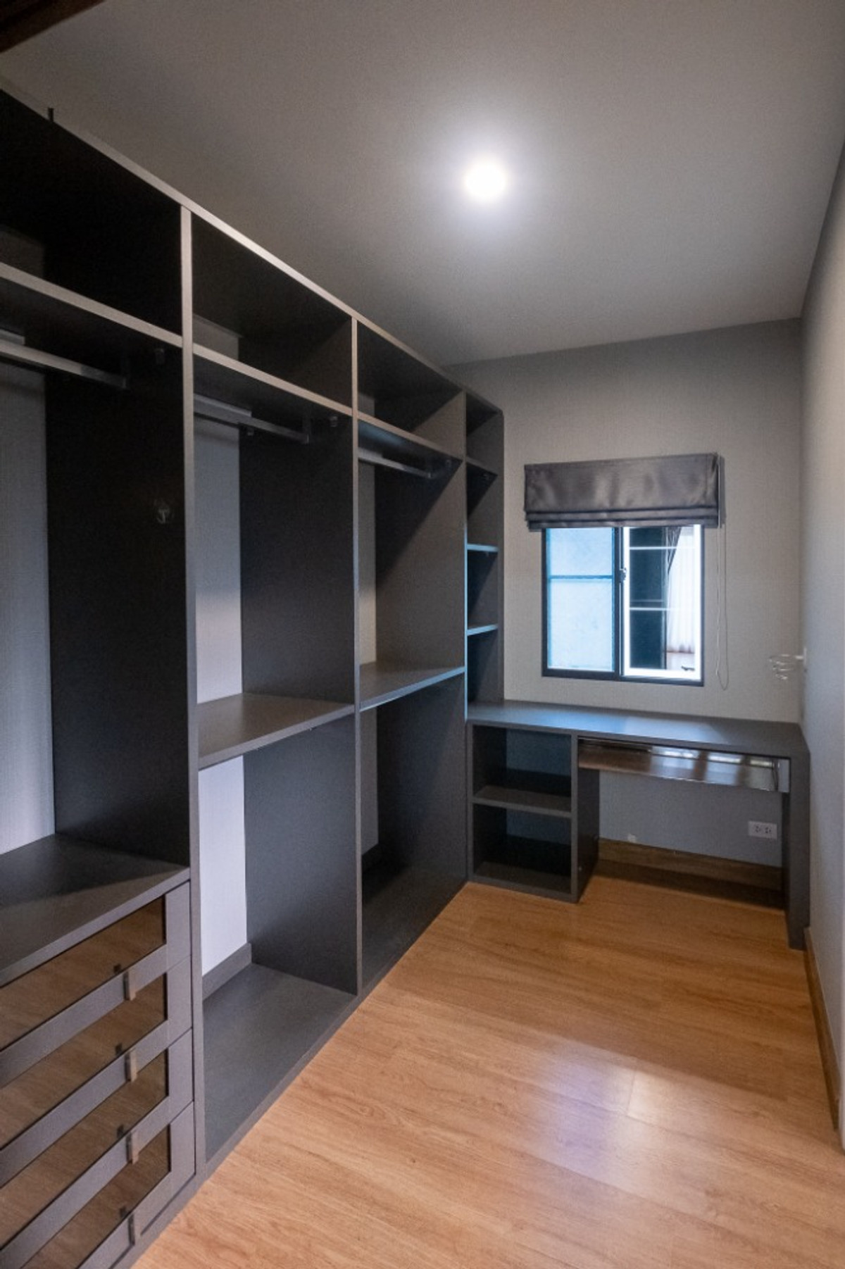 For RentHousePattanakan, Srinakarin : For rent, corner house, 67 sq m, 3 bedrooms, 4 bathrooms, 2-story detached house, Passorn Prestige Bangna Suvarnabhumi.