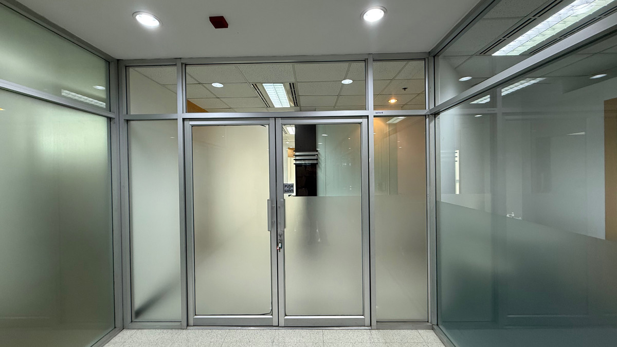 ให้เช่าสำนักงานสีลม ศาลาแดง บางรัก : ออฟฟิศให้เช่า I Modern office building ทำเลสีลม ใกล้รถไฟฟ้า