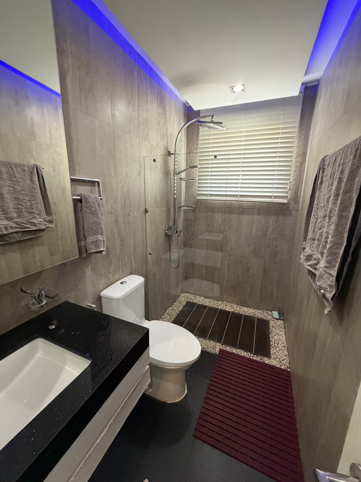 For RentCondoPattanakan, Srinakarin : Luxury condo for rent, Supalai Park Srinakarin, newly renovated, ready to move in. Next to the MRT Yellow Line