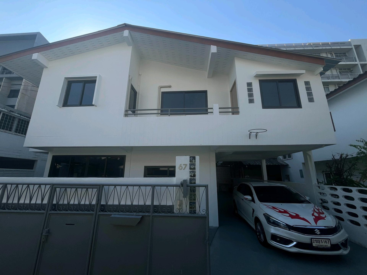 For RentHousePattanakan, Srinakarin : ✨ Large house, good location, suitable for living or home office ✨🟢 Ready to move in immediately!!