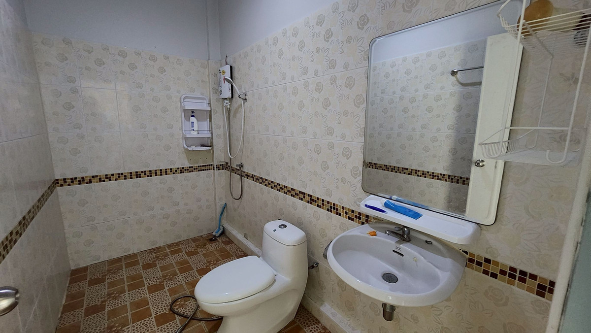 For SaleShop HouseCha-am Phetchaburi : 95641 - Cha-am commercial building for sale, good location next to 4 lane road.