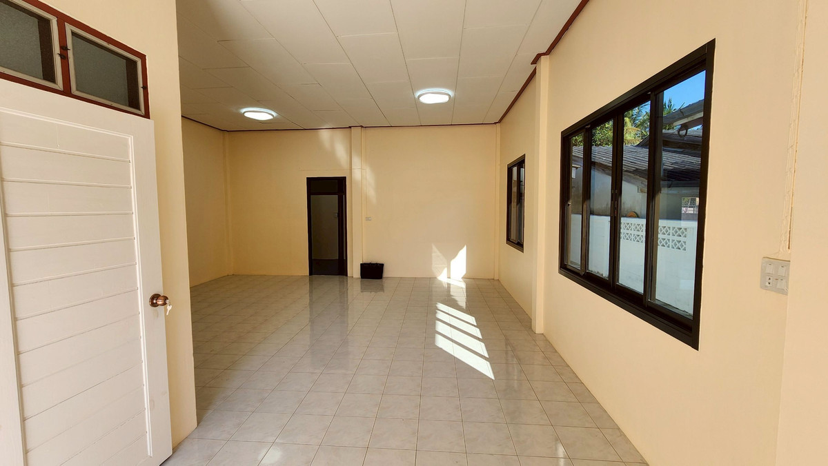 ขายบ้านชะอำ เพชรบุรี : 95639 - ขายบ้านชั้นเดียวหลังมุมเพิ่งรีโนเวทใหม่ อำเภอเมืองเพชรบุรี