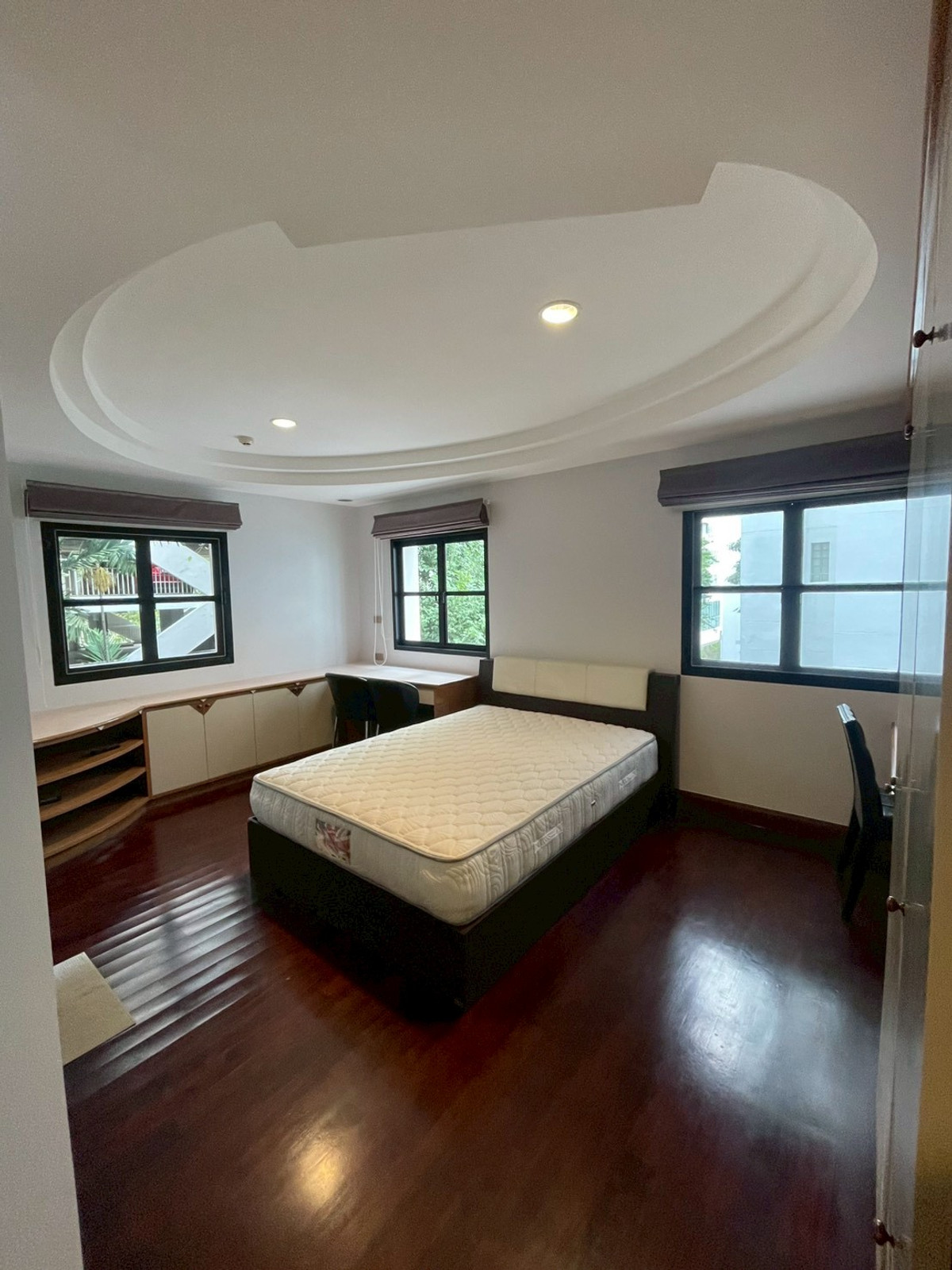 ให้เช่าคอนโดวิทยุ ชิดลม หลังสวน : For rent family Condo in Ploenchit area!🔥 3+1 bedroom with spacious 240 sq.m fully furnished near BTS Chidlom and Velaa 