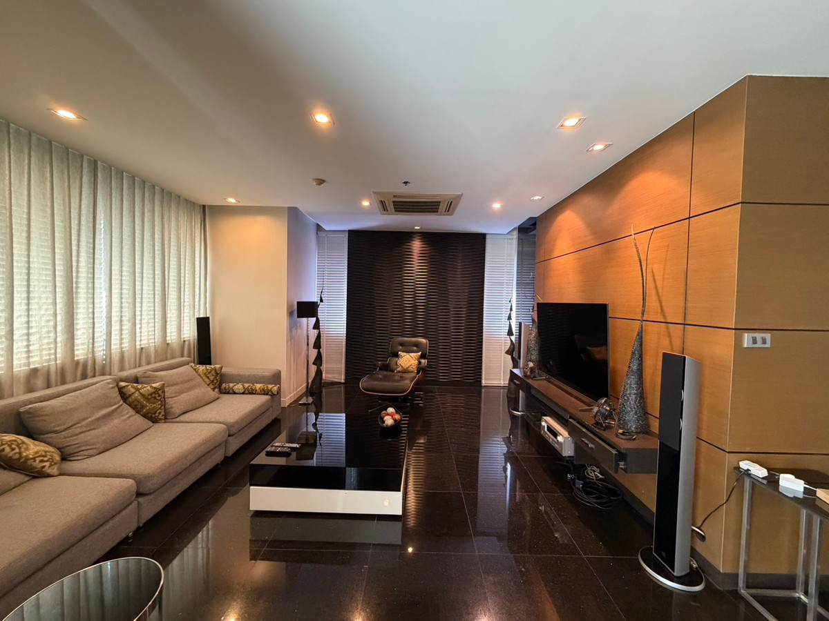 For RentCondoPattanakan, Srinakarin : Luxury condo for rent, Supalai Park Srinakarin, newly renovated, ready to move in. Next to the MRT Yellow Line
