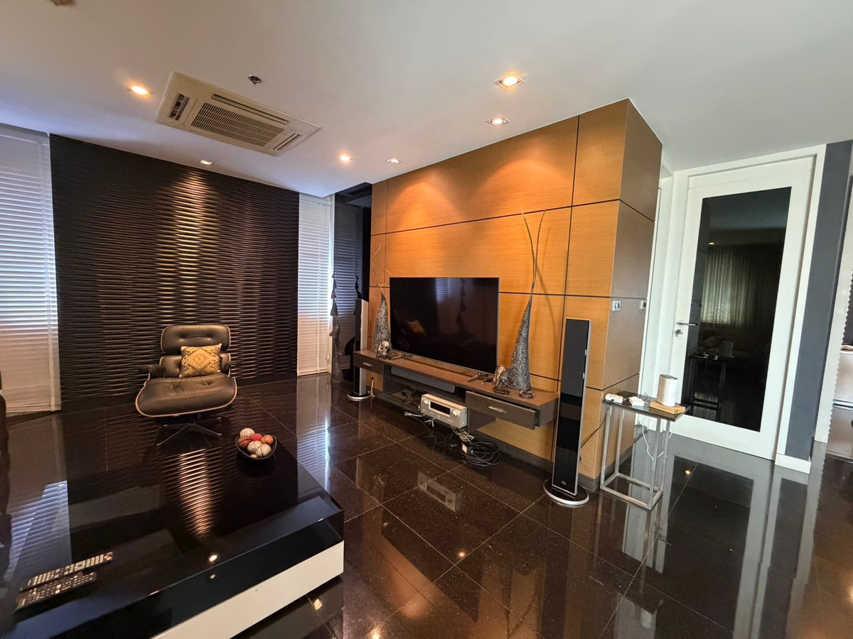 For RentCondoPattanakan, Srinakarin : Luxury condo for rent, Supalai Park Srinakarin, newly renovated, ready to move in. Next to the MRT Yellow Line