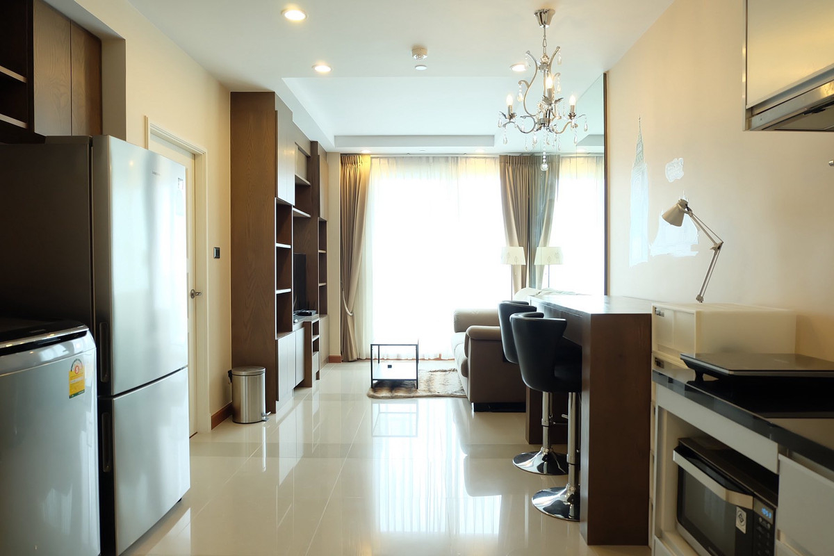 For RentCondoRama9, Petchburi, RCA : "Condo for rent, Supalai Wellington, Supalai Wellington, good location, near MRT-Cultural Center. Complete with furniture and electrical appliances.