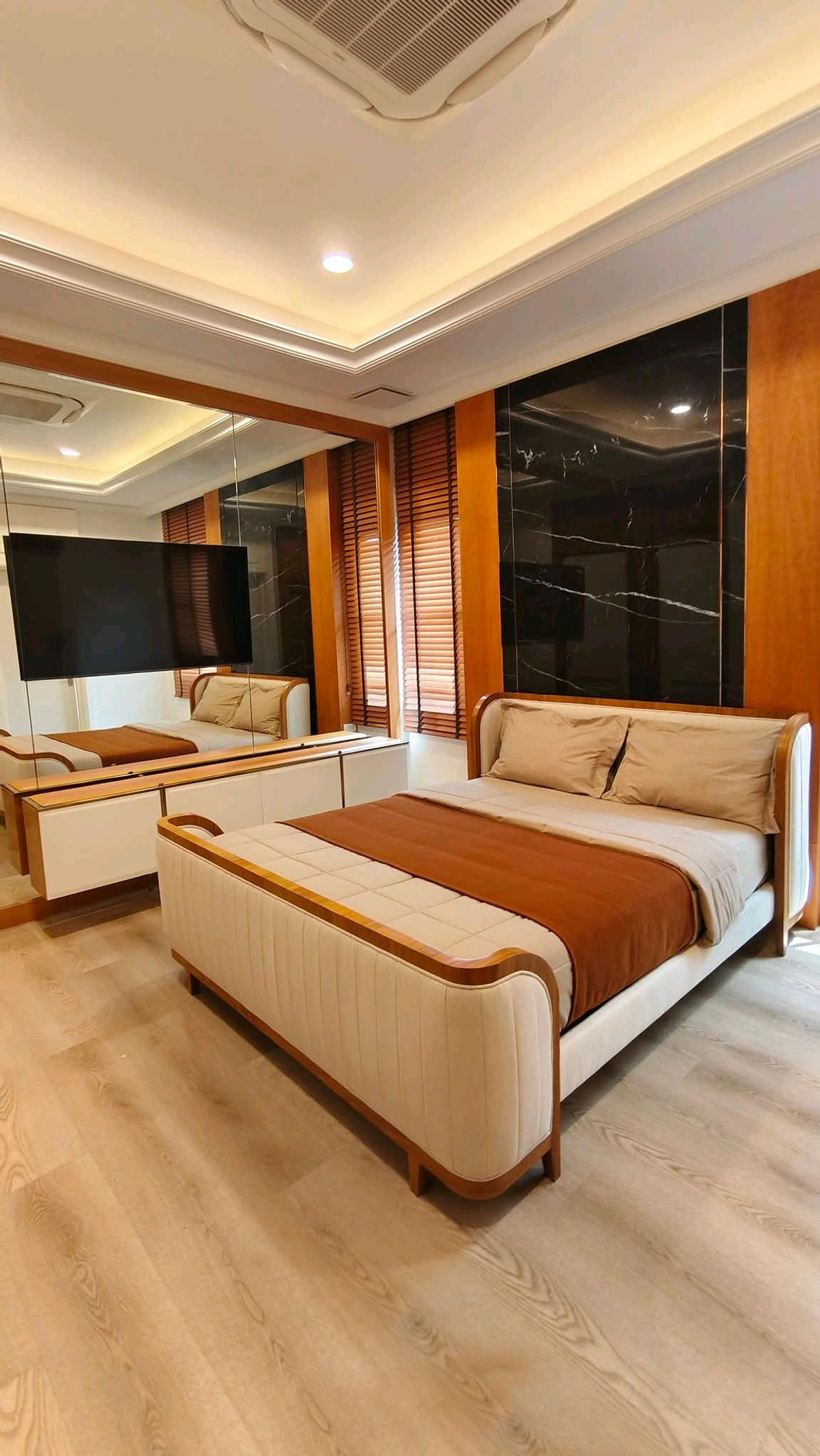 HousePattanakan, Srinakarin : 🏡 Nantawan Rama 9 - Krungthep Kreetha, sample house, Super Luxury, 5 bedrooms, 6 bathrooms, area 450 sq m., parking for 8 cars, fully furnished, can carry your bags and move in | Selling for 85 million baht / renting 490,000 baht 📞 Luk Jeab 0655365165  