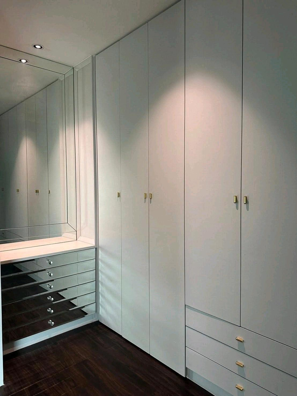 For RentHousePattanakan, Srinakarin : ✨ Krungthep Kreetha Zone A brand new house. Never been rented. Decorated in a modern, luxurious style. Comfortable to live in. Ready to move in immediately.