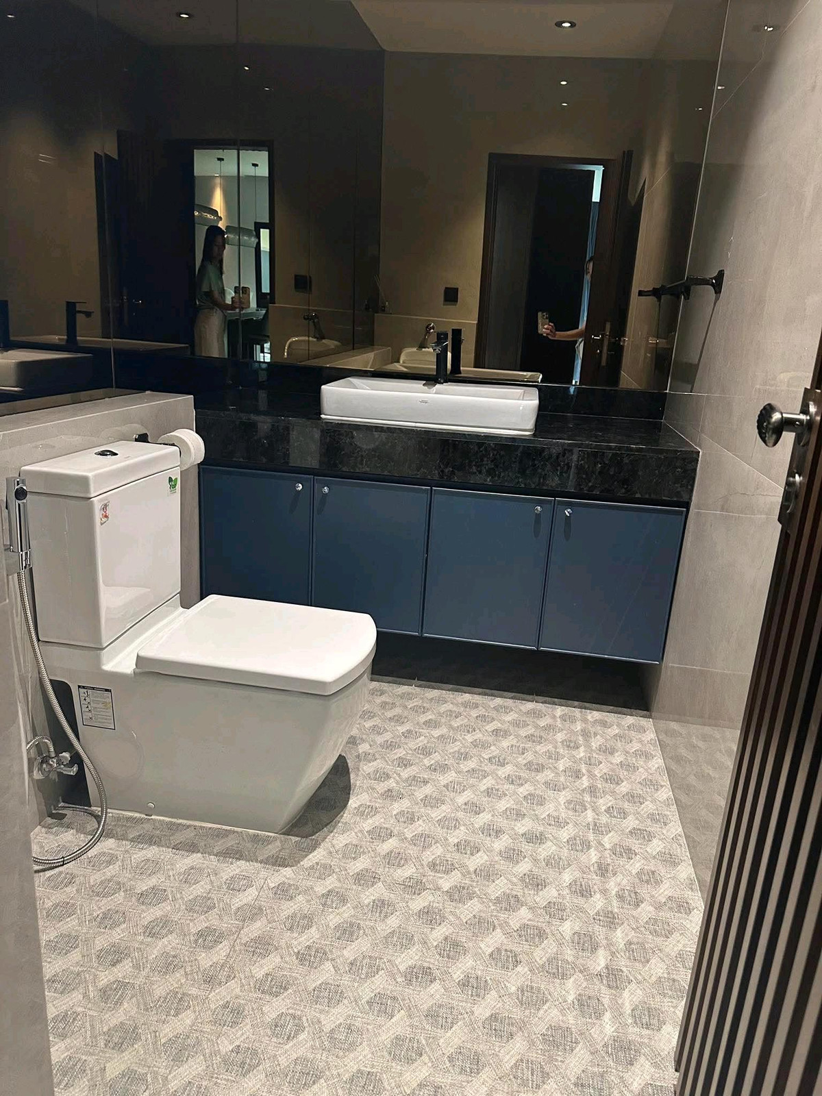 For RentHousePattanakan, Srinakarin : ✨ Krungthep Kreetha Zone A brand new house. Never been rented. Decorated in a modern, luxurious style. Comfortable to live in. Ready to move in immediately.