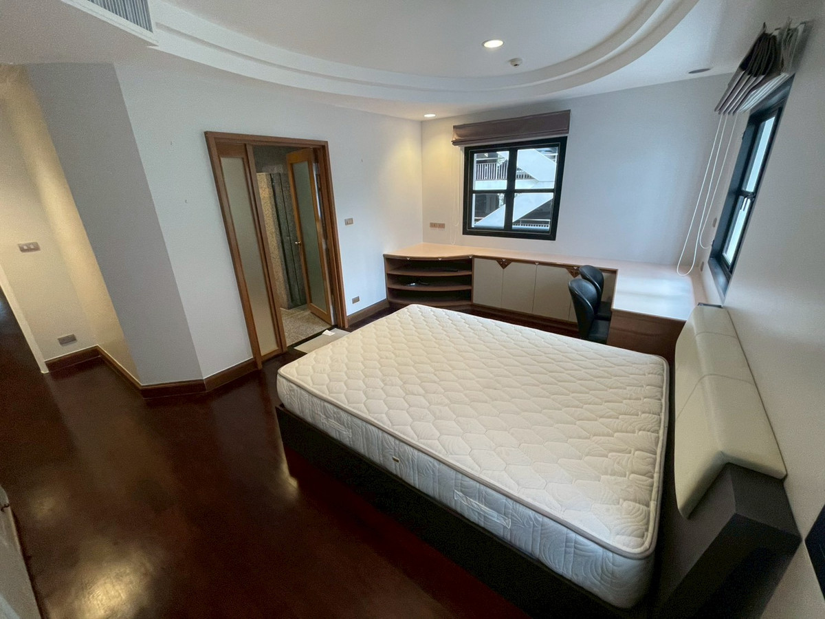 ให้เช่าคอนโดวิทยุ ชิดลม หลังสวน : For rent family Condo in Ploenchit area!🔥 3+1 bedroom with spacious 240 sq.m fully furnished near BTS Chidlom and Velaa 