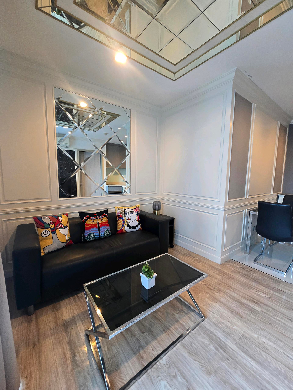 ให้เช่าคอนโดสุขุมวิท อโศก ทองหล่อ : 📣 For Rent: Rhythm Sukhumvit 36–38
🚆 Only 300 meters from BTS Thonglor
✨ Shuttle service to BTS Thonglor available

