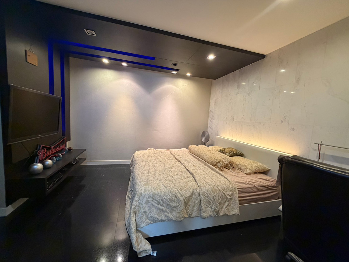 For RentCondoPattanakan, Srinakarin : Luxury condo for rent, Supalai Park Srinakarin, newly renovated, ready to move in. Next to the MRT Yellow Line