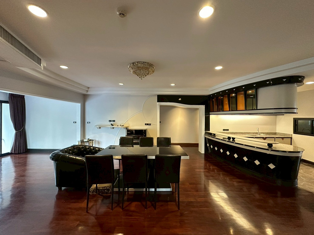 ให้เช่าคอนโดวิทยุ ชิดลม หลังสวน : For rent family Condo in Ploenchit area!🔥 3+1 bedroom with spacious 240 sq.m fully furnished near BTS Chidlom and Velaa 