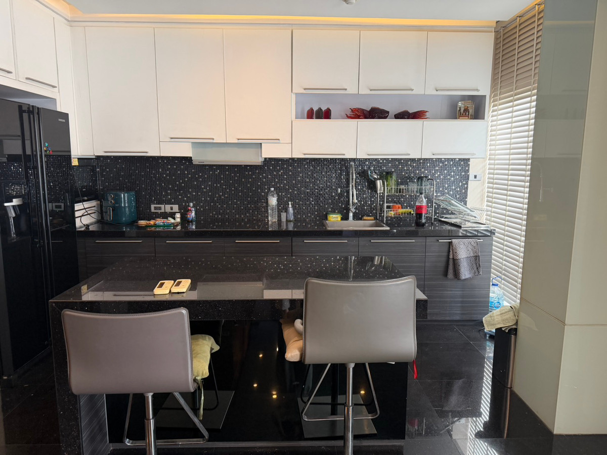 For RentCondoPattanakan, Srinakarin : Luxury condo for rent, Supalai Park Srinakarin, newly renovated, ready to move in. Next to the MRT Yellow Line