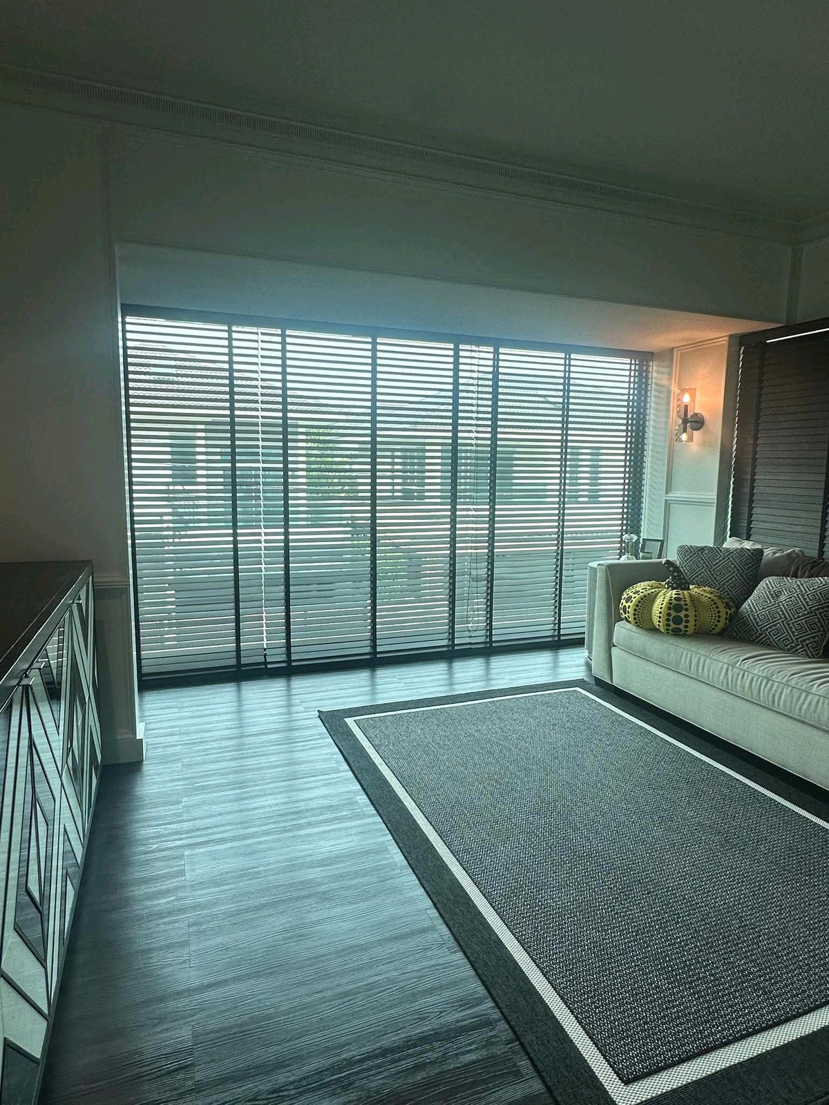 For RentHousePattanakan, Srinakarin : ✨ Krungthep Kreetha Zone A brand new house. Never been rented. Decorated in a modern, luxurious style. Comfortable to live in. Ready to move in immediately.