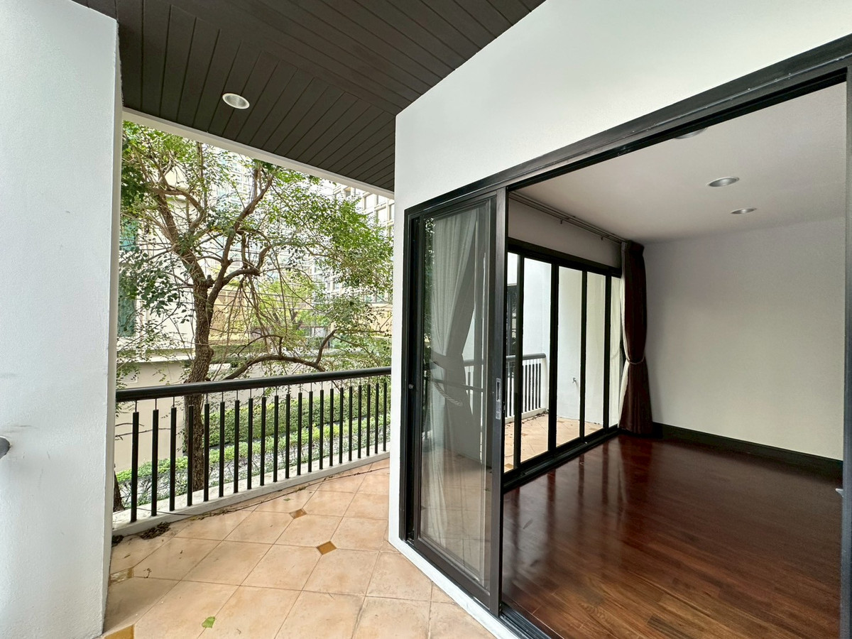 ให้เช่าคอนโดวิทยุ ชิดลม หลังสวน : For rent family Condo in Ploenchit area!🔥 3+1 bedroom with spacious 240 sq.m fully furnished near BTS Chidlom and Velaa 