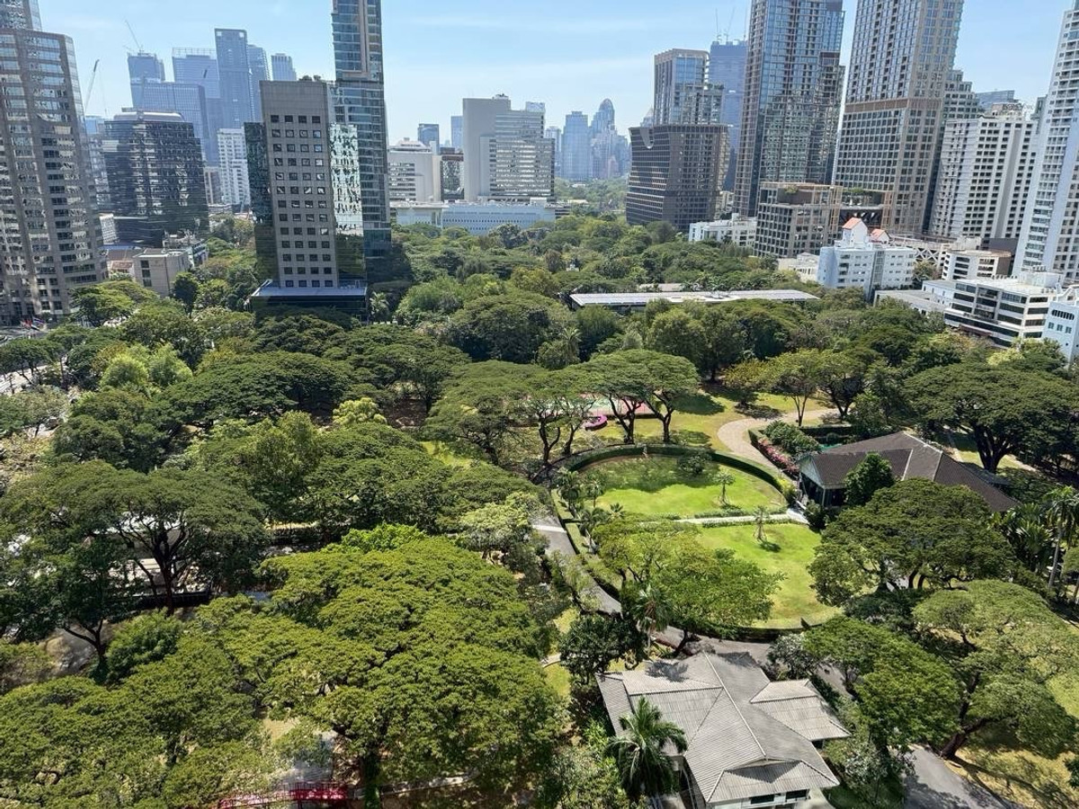 ให้เช่าคอนโดอารีย์ อนุสาวรีย์ : 2bedroom 3 bathroom
Area: 136 sqm
Floor: middle floor
View: US Embassy Garden and OCC
Unfurnished
*Pet Friendly

Rental price: 200,000 baht/month，yearly lease