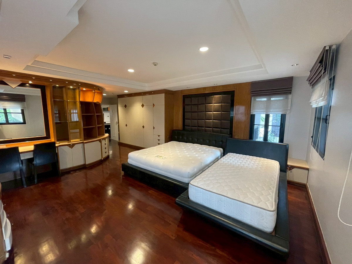 ให้เช่าคอนโดวิทยุ ชิดลม หลังสวน : For rent family Condo in Ploenchit area!🔥 3+1 bedroom with spacious 240 sq.m fully furnished near BTS Chidlom and Velaa 