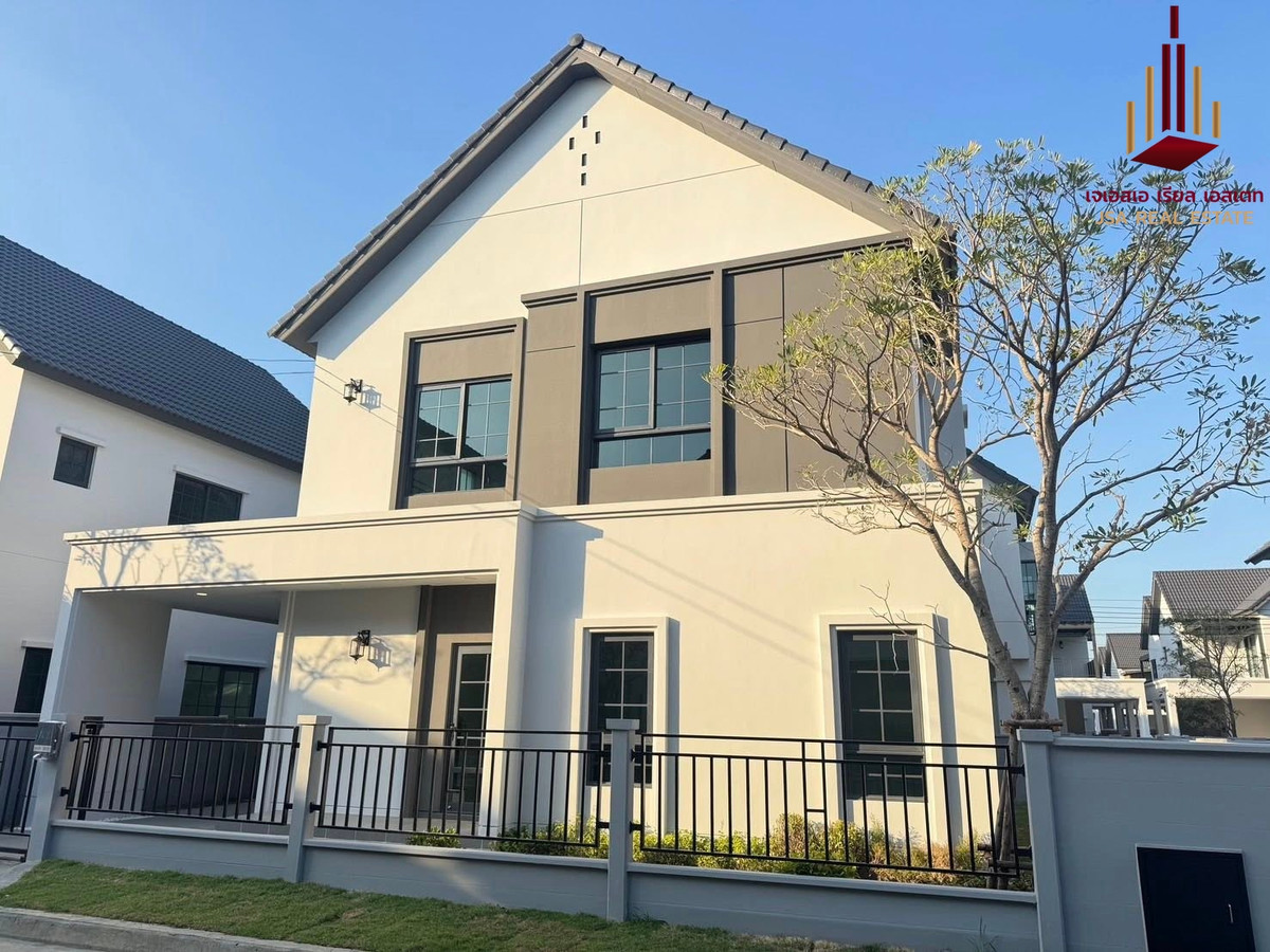 For RentHouseBangna, Bearing, Lasalle : ✨ For Rent: Centro Bangna✨ 💰 Only 115,000 THB/month