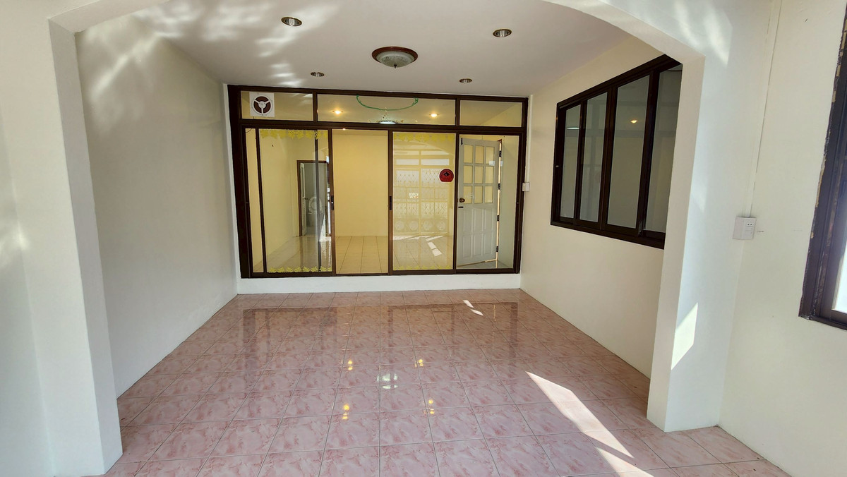 ขายบ้านชะอำ เพชรบุรี : 95639 - ขายบ้านชั้นเดียวหลังมุมเพิ่งรีโนเวทใหม่ อำเภอเมืองเพชรบุรี