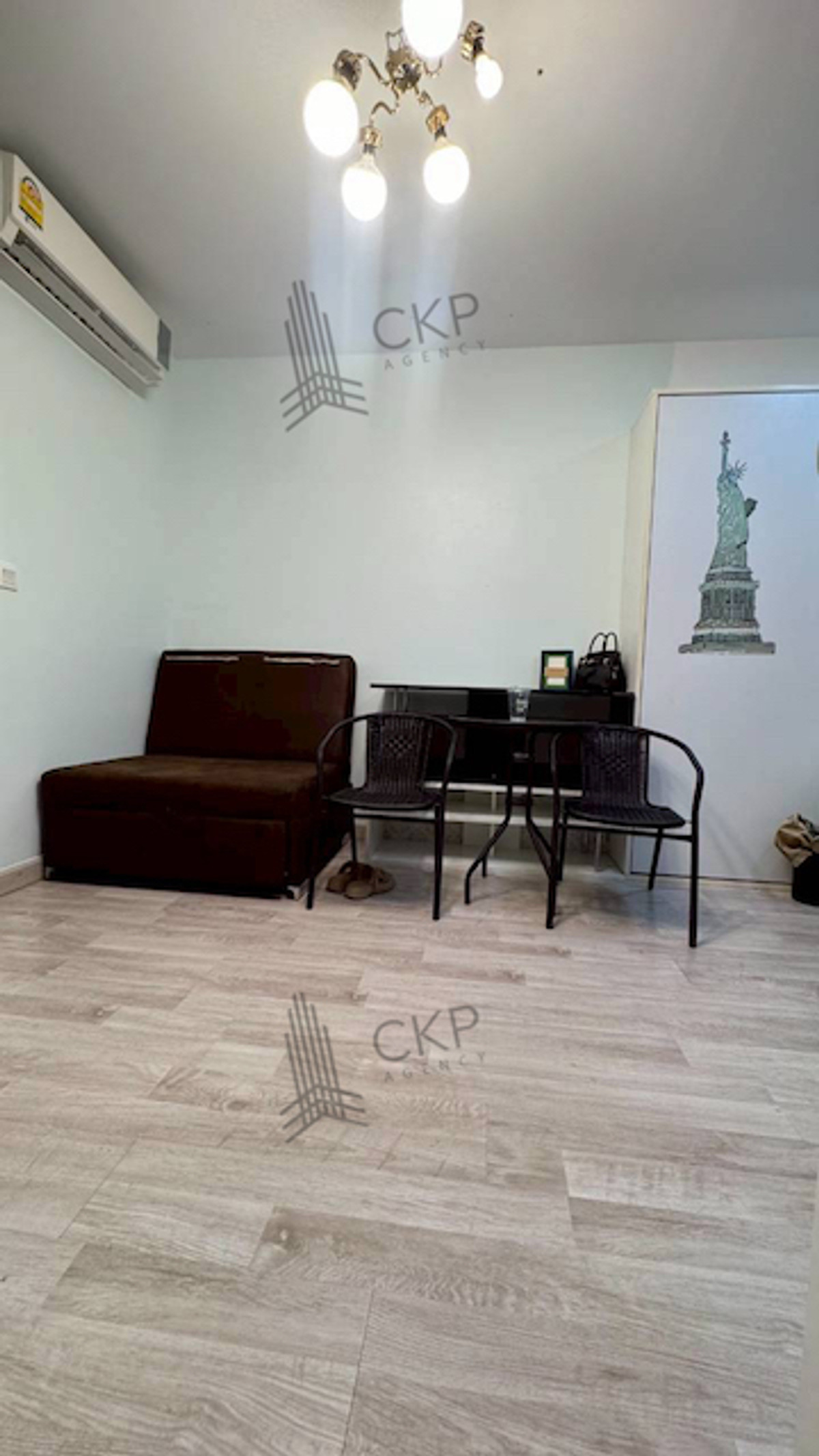 For SaleCondoOnnut, Udomsuk : Condo for sale: Ideo Mobi Sukhumvit, near BTS On Nut (only 3 minutes away). Full amenities. Located in the On Nut - Ekkamai area.