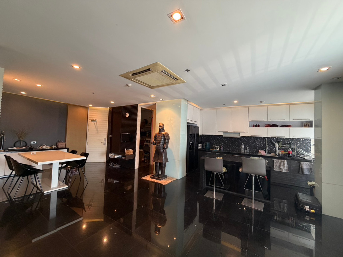 For RentCondoPattanakan, Srinakarin : Luxury condo for rent, Supalai Park Srinakarin, newly renovated, ready to move in. Next to the MRT Yellow Line
