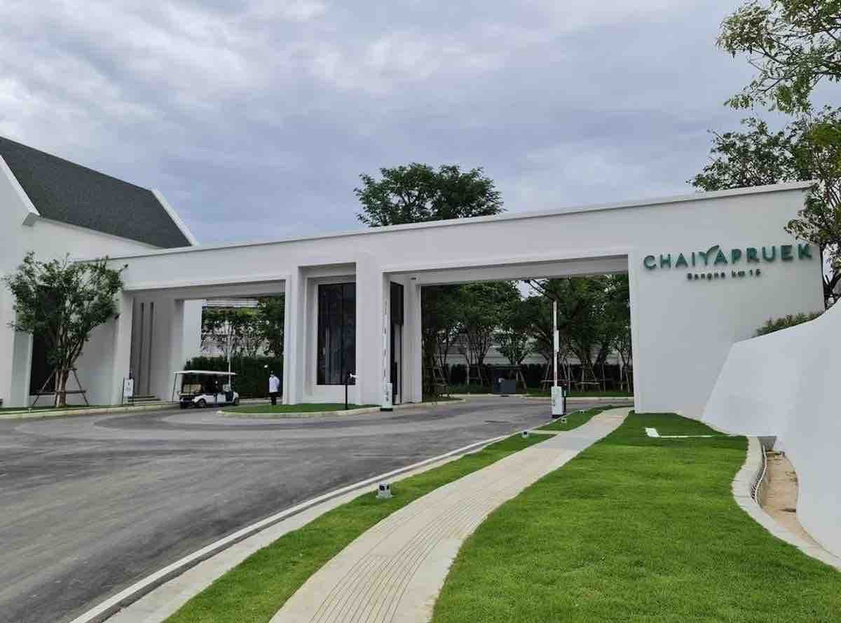 For RentHouseBangna, Bearing, Lasalle : Luxury 3 bedroom house, Chaiyapruek Bangna Km.15 project, Please Contact : 0828944624