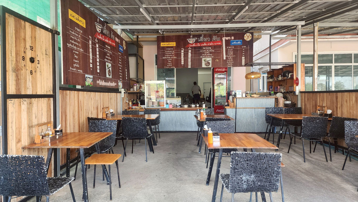 For SaleShop HouseCha-am Phetchaburi : 95641 - Cha-am commercial building for sale, good location next to 4 lane road.