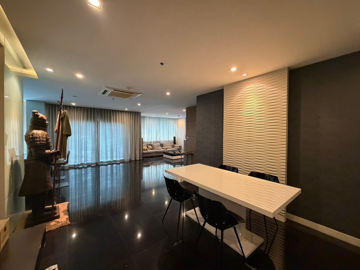 For RentCondoPattanakan, Srinakarin : Luxury condo for rent, Supalai Park Srinakarin, newly renovated, ready to move in. Next to the MRT Yellow Line