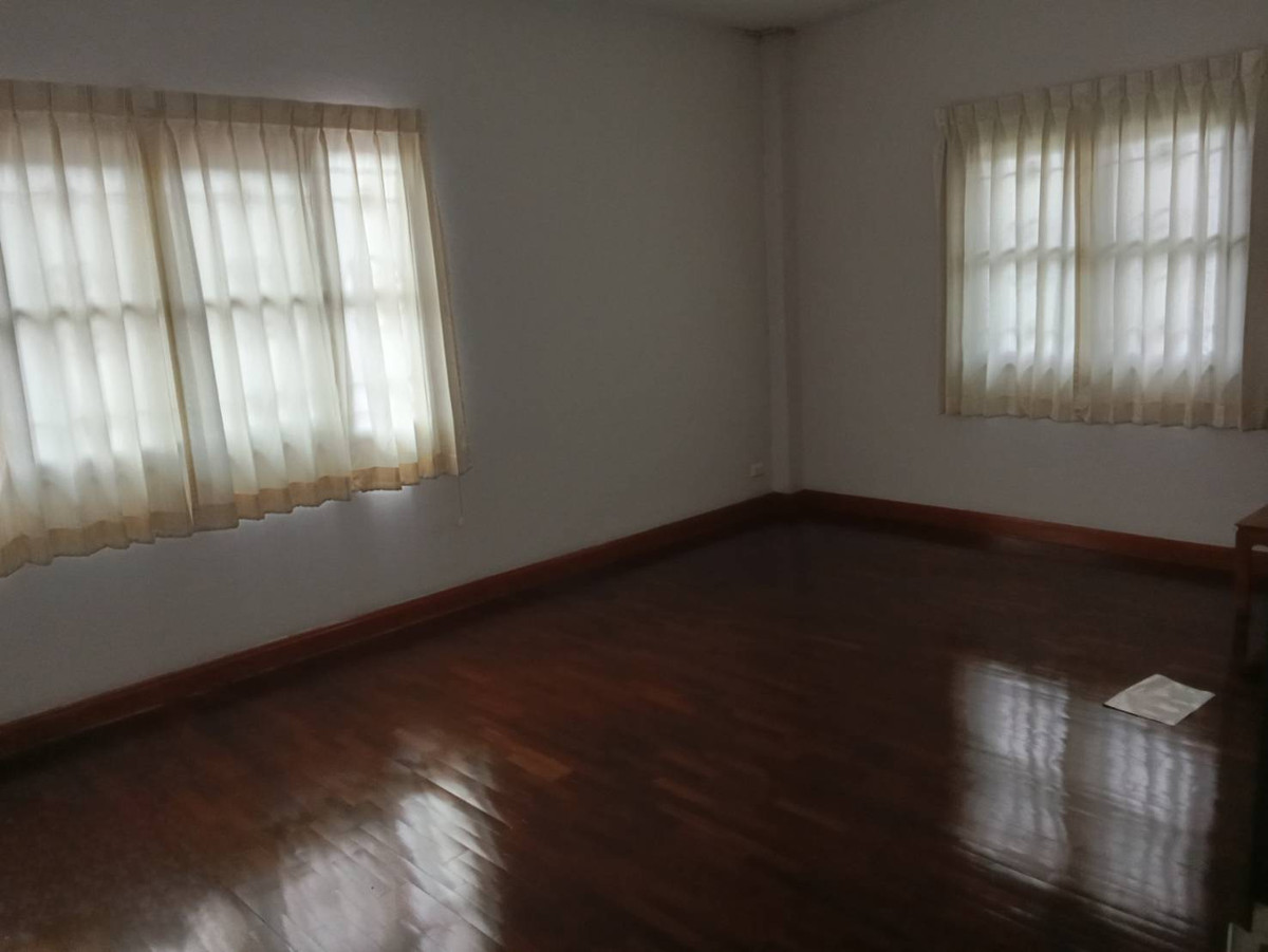 ขายบ้านพุทธมณฑล ศาลายา : ขายบ้านเดี่ยว ม.นาราวดี พุทธมณฑลสาย 4 แปลงมุม หลังใหญ่ ที่ดิน 72.3 ตรว.