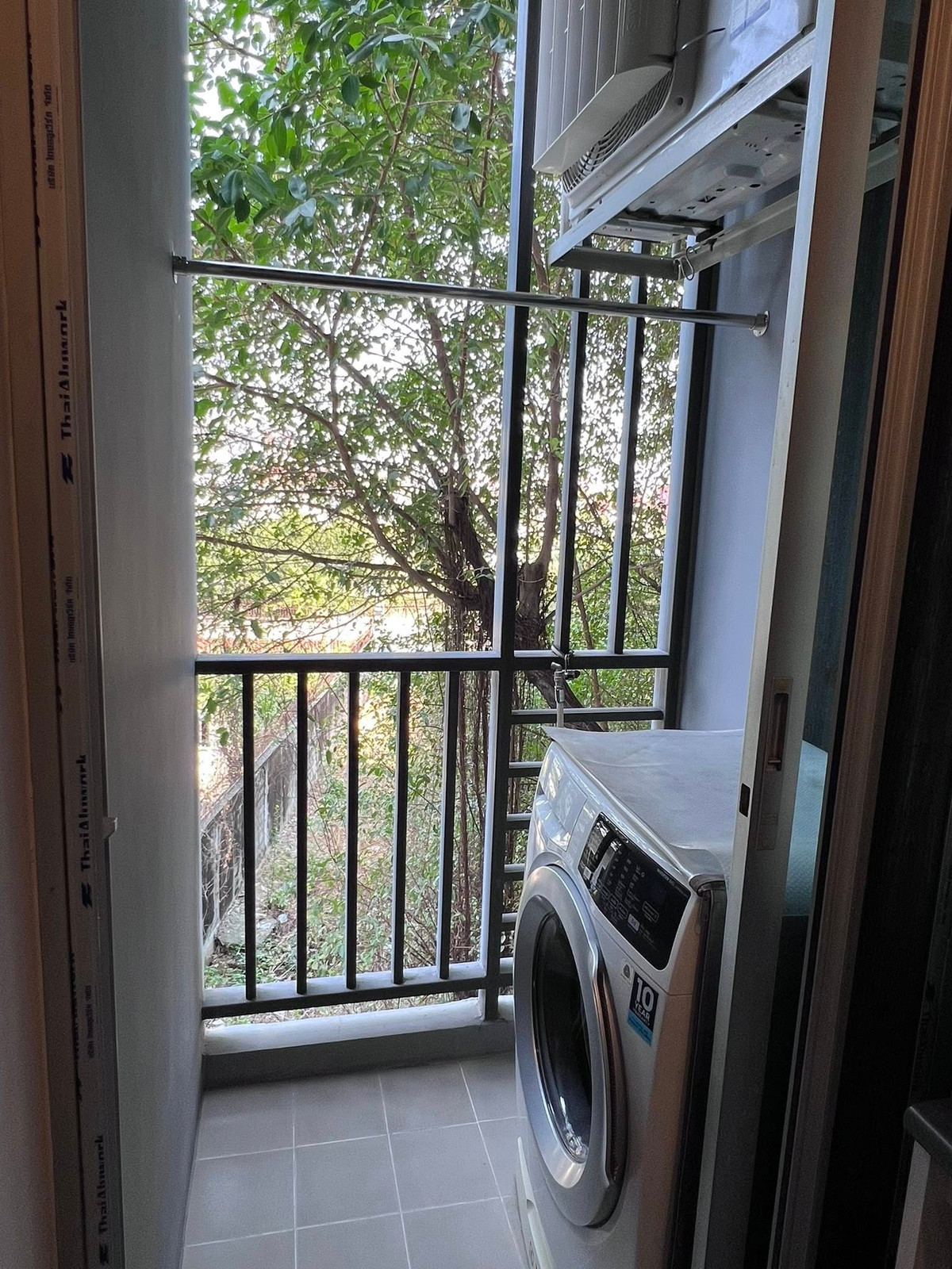 For RentCondoSamut Prakan,Samrong : For Rent 🔥 The Kith Sukhumvit 113 🔥 Fully furnished and equipped with appliances. Near BTS Samrong.