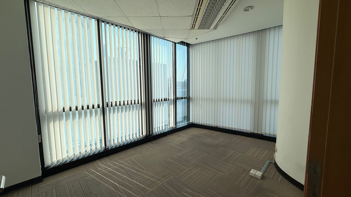 ให้เช่าสำนักงานสีลม ศาลาแดง บางรัก : ออฟฟิศให้เช่า I Modern office building ทำเลสีลม ใกล้รถไฟฟ้า