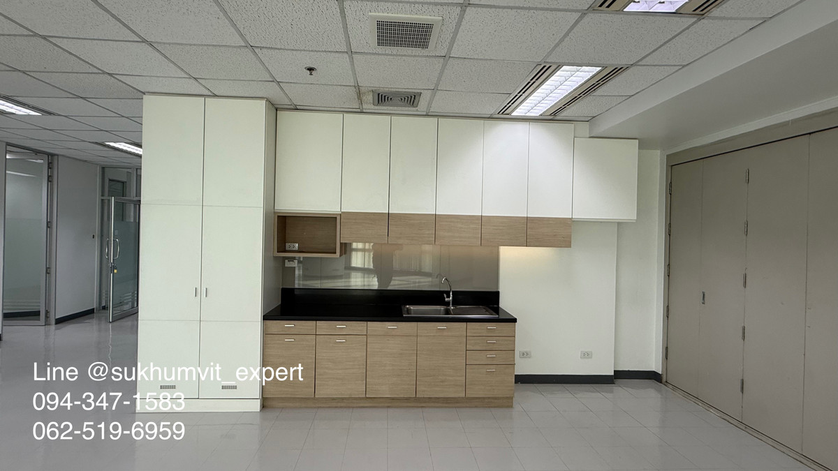 ให้เช่าสำนักงานสีลม ศาลาแดง บางรัก : ออฟฟิศให้เช่า I Modern office building ทำเลสีลม ใกล้รถไฟฟ้า