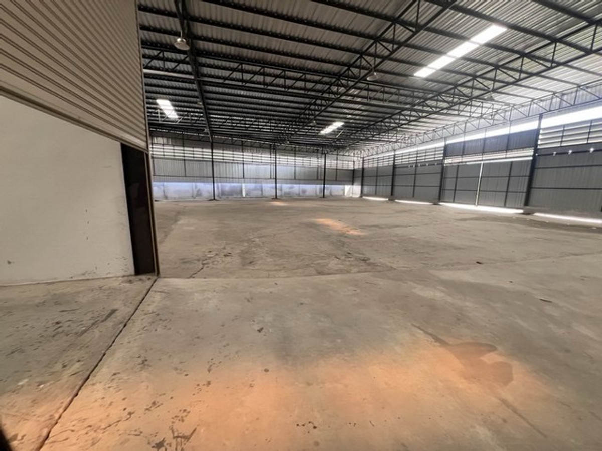 For RentWarehouseSamut Prakan,Samrong : Warehouse for rent, 5,200 square meters @ Bang Phli, Bang Pla, Bang Bo, Samut Prakan Province, suitable for stocking products and all types of light industry.