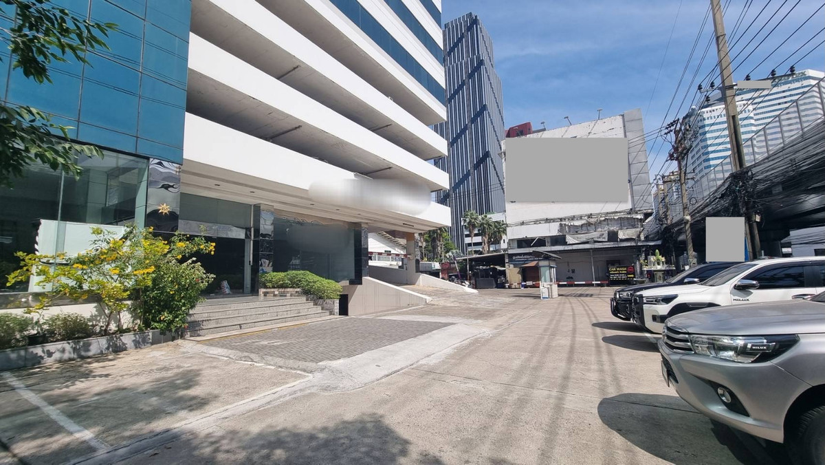 For RentShowroomRama9, Petchburi, RCA : Showroom Space for Rent – Rama 9 Area