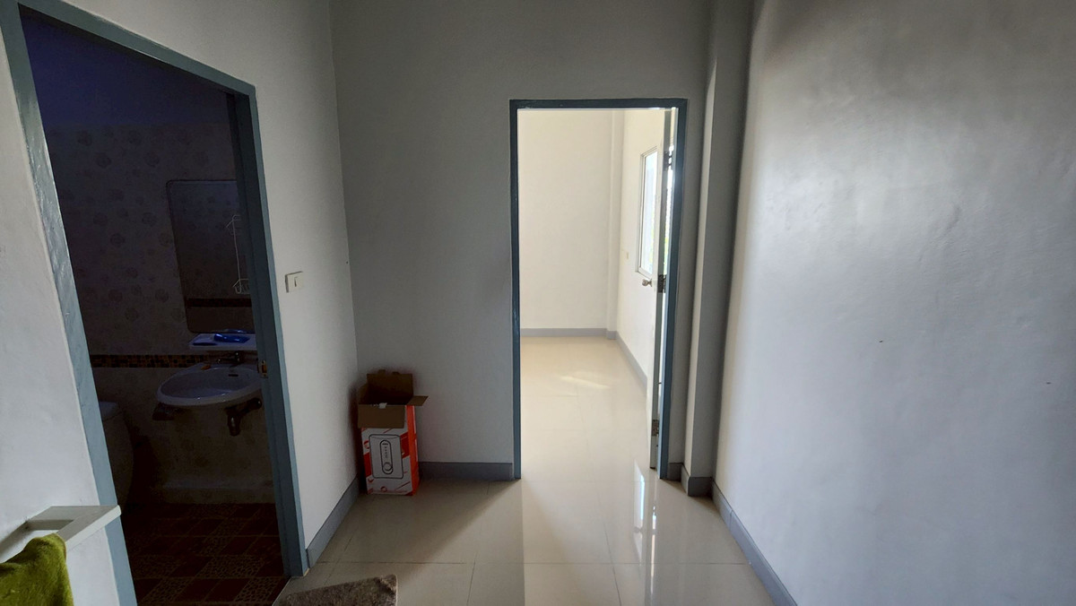 For SaleShop HouseCha-am Phetchaburi : 95641 - Cha-am commercial building for sale, good location next to 4 lane road.