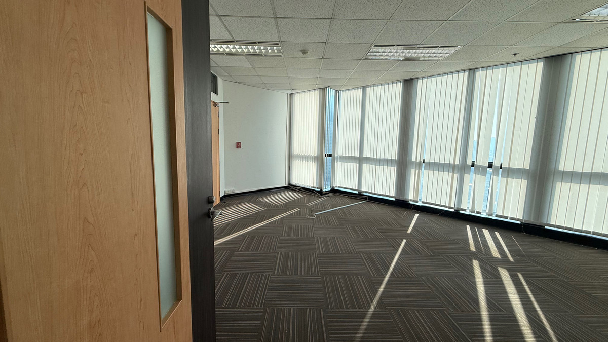 ให้เช่าสำนักงานสีลม ศาลาแดง บางรัก : ออฟฟิศให้เช่า I Modern office building ทำเลสีลม ใกล้รถไฟฟ้า