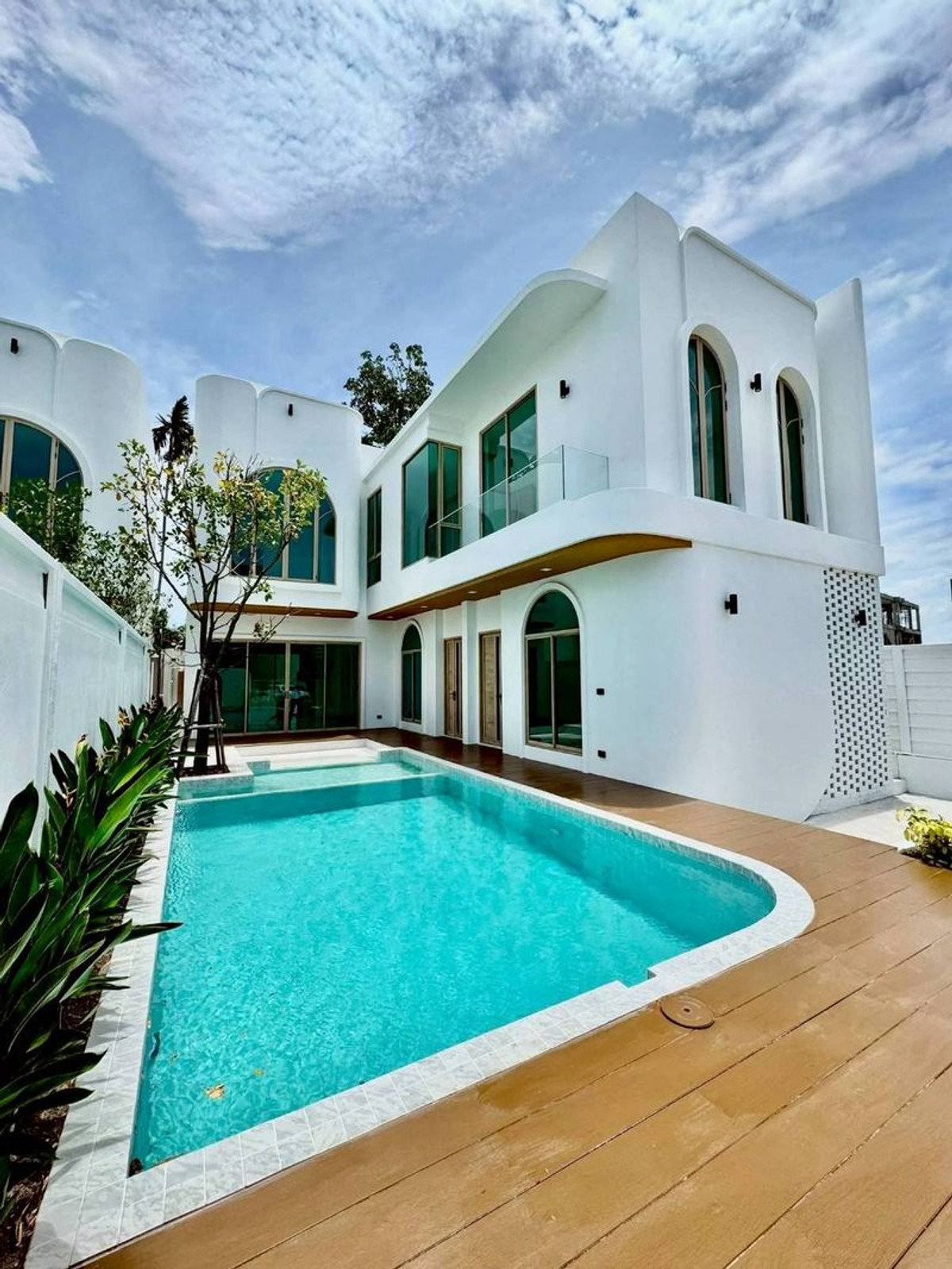 For SalePattaya, Bangsaen, Chonburi : Pattaya sea pool villa for sale  For sale with tenant for 3 years, Yield 9%, good price, good location, contact Phuengrati 0619419639