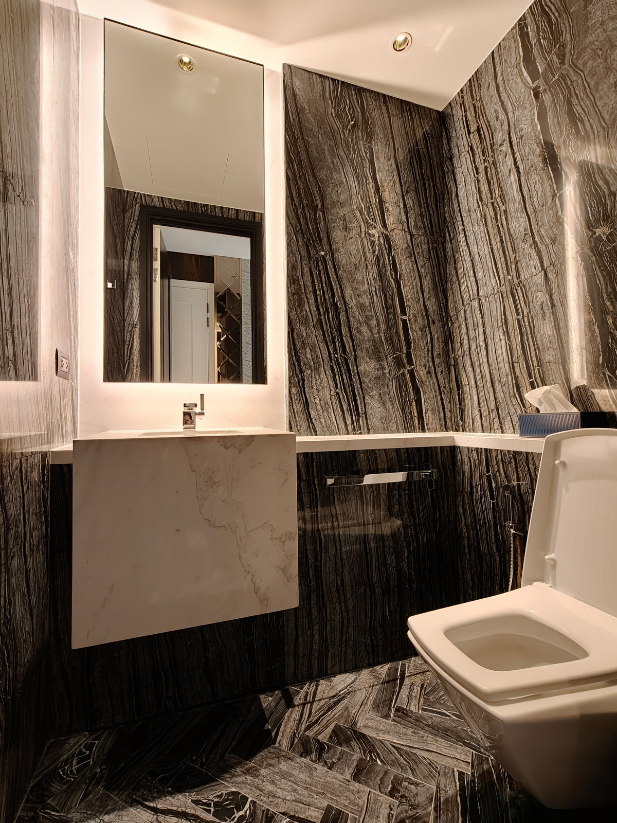 ให้เช่าคอนโดสาทร นราธิวาส : Branded Residence สุดหรูริมน้ำ Four Seasons - ยูนิตสไตล์ Oriental พร้อมวิวแม่น้ำ paranoma