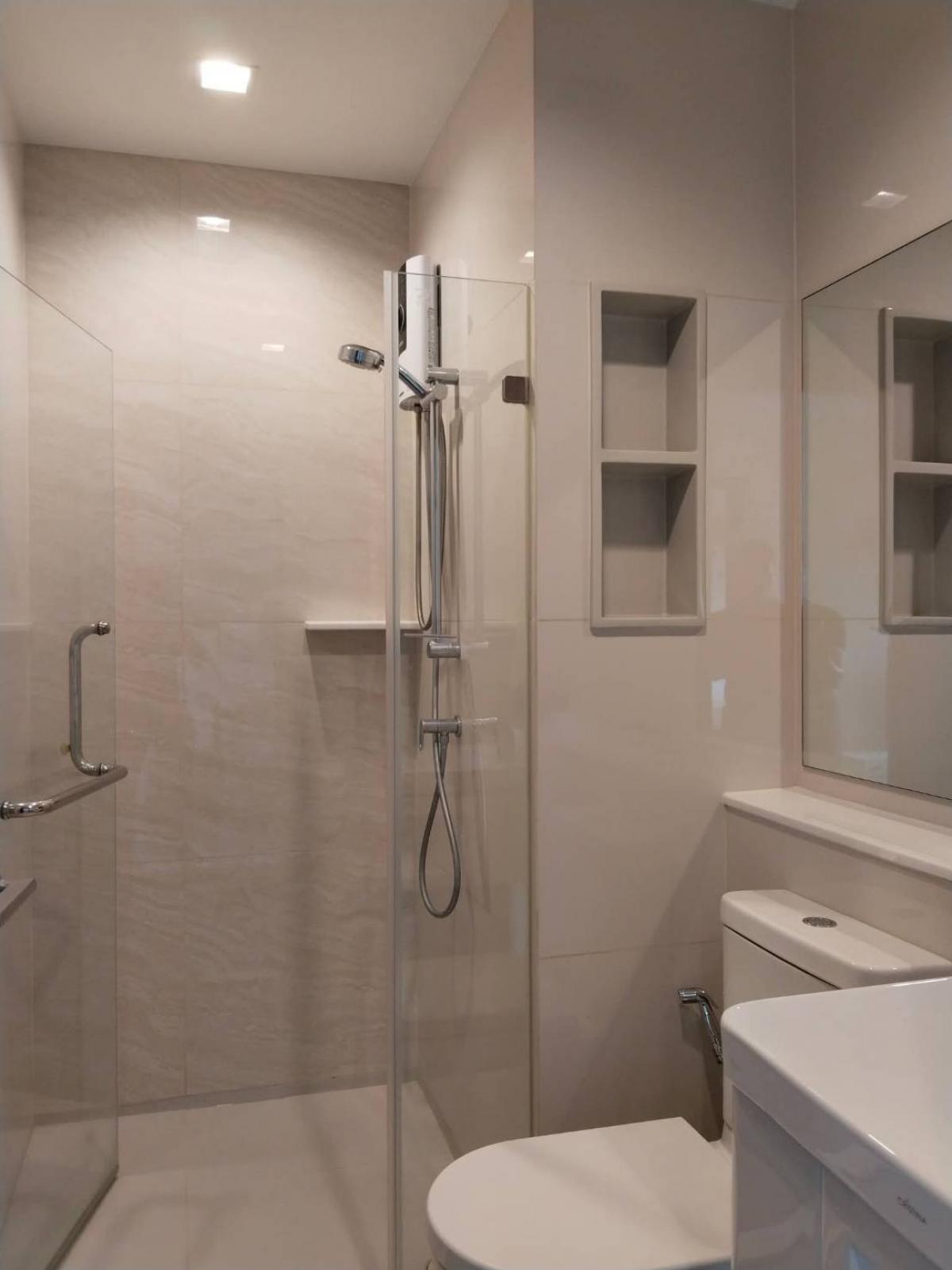 For RentCondoLadprao, Central Ladprao : Urgent sale! Life Ladprao Valley 2 bedrooms 32,000 baht/month. Near BTS/MRTGood life close to shopping malls, easy shopping, convenient transportation, with complete amenities!