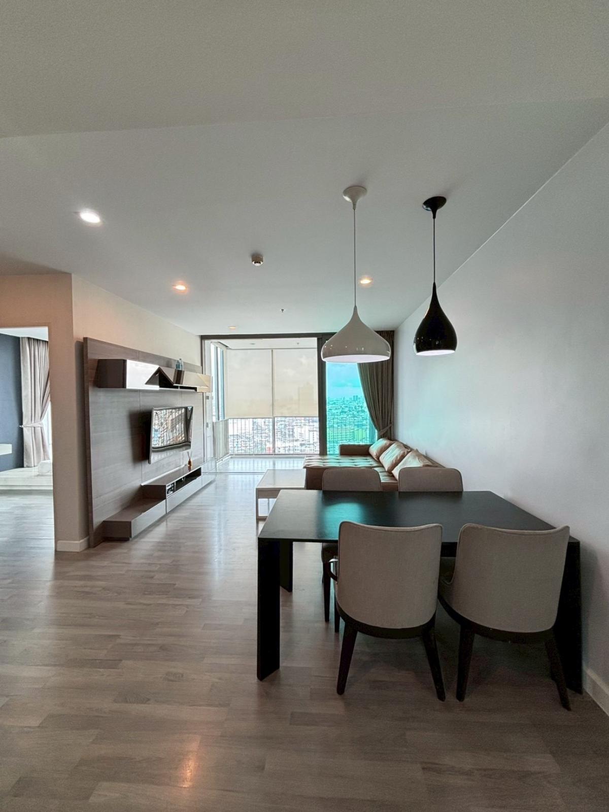 For SaleCondoWongwianyai, Charoennakor : Register today! Luxury condo The Room BTS Wongwianyai 2 bedrooms with complete amenities at a price of 11.95 million!